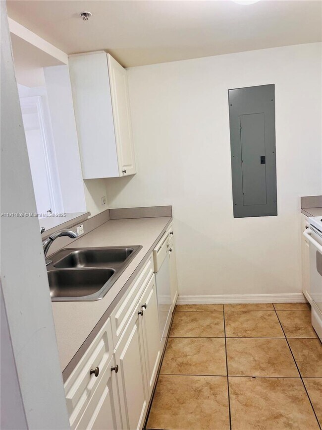 Photo - 900 SW 8th St Unit 806