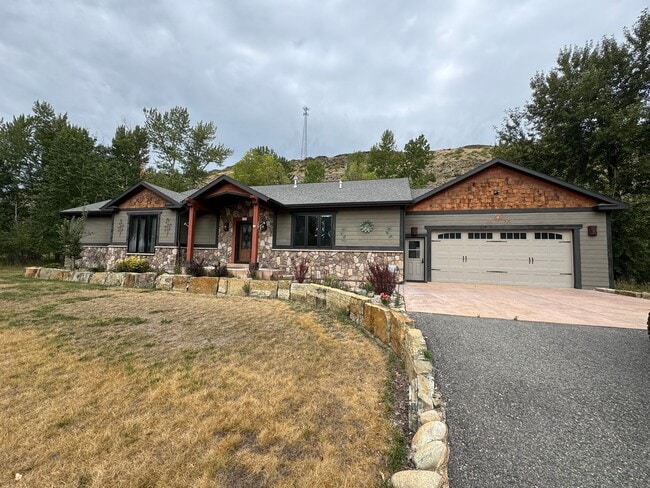 Building Photo - Rosebud River Retreat – Your Big Sky Escap... Rental