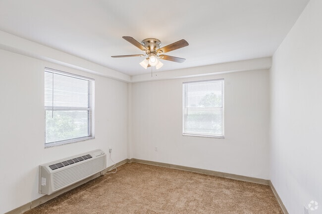 1BR, 1BA - 670SF - Bedroom