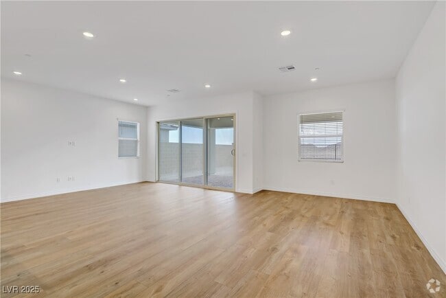 Building Photo - 12556 Heritage Hts Dr Rental