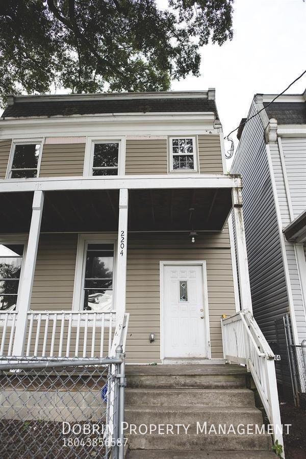 Building Photo - 2204 Parkwood Ave