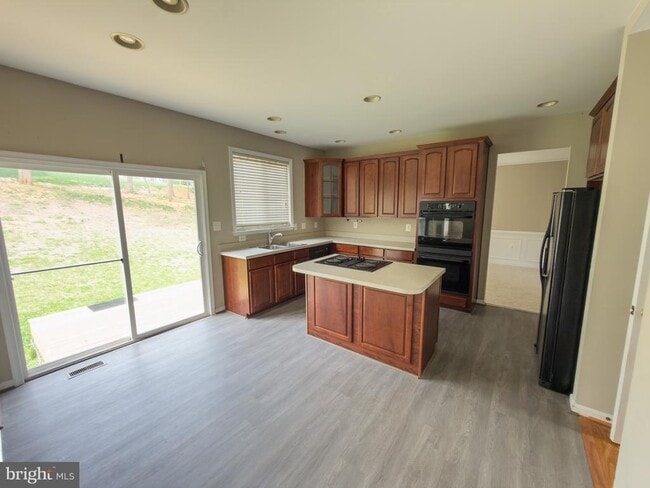 Photo - 1929 Melvor Ln