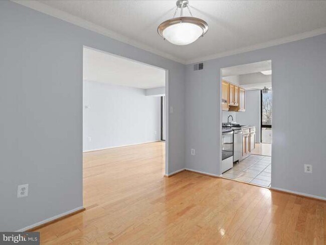 Photo - 4500 S Four Mile Run Dr Condo Unit 927