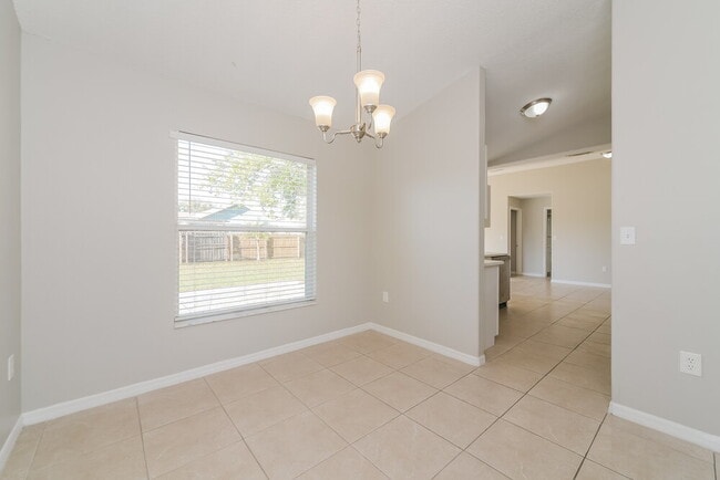 Photo - 307 Mormanno Way