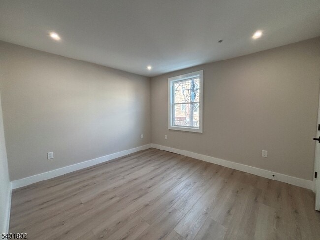 Photo - 136 Elm St Unidad 202