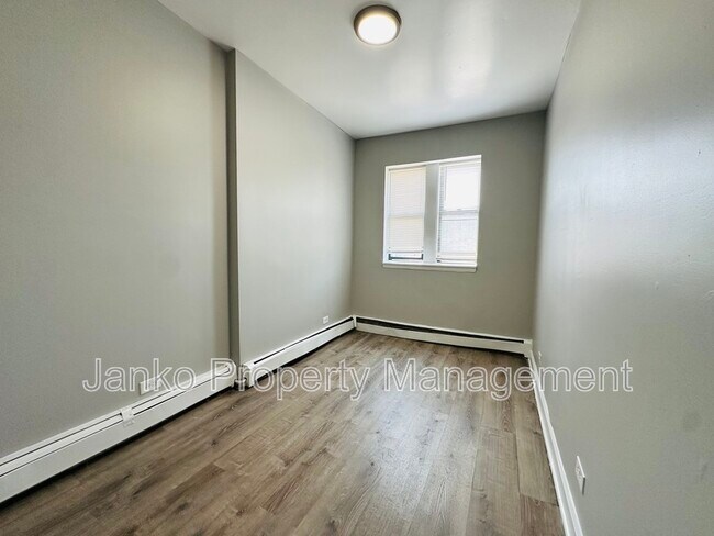 Building Photo - 5657 W Washington Blvd Unit 2s
