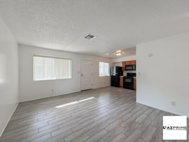 Photo - FREE FIRST MONTH'S RENT MOVE IN SPECIAL! Cozy 2/1 Phoenix Apartment!
