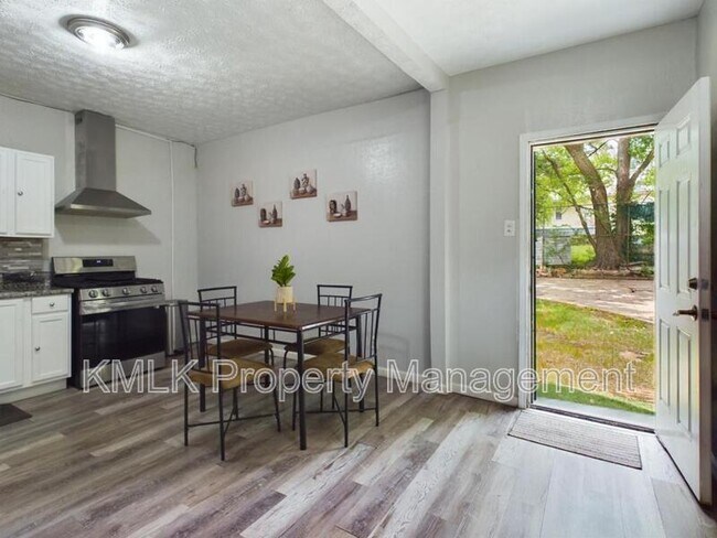 Photo - 187 W Long St