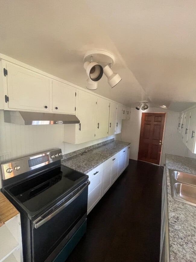 Photo - 270 Mountain View St