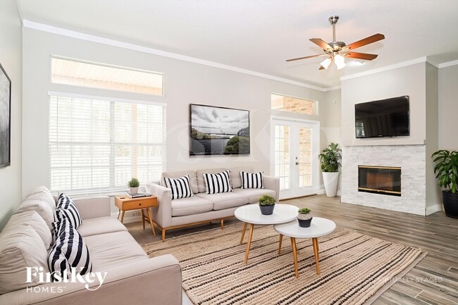 Photo - 2352 Chartley Ln S