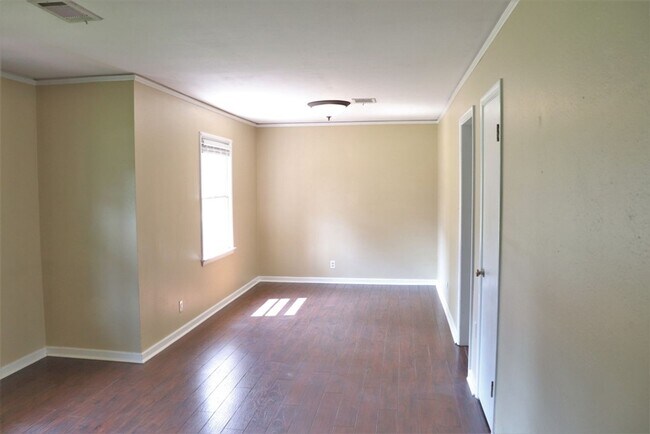 Photo - Charming 3-Bedroom + BONUS SUNROOM