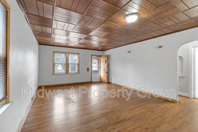 Building Photo - 3417 Eminence Blvd