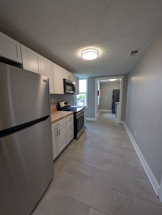 Photo - 1402 W Sycamore St Unit Apt #2