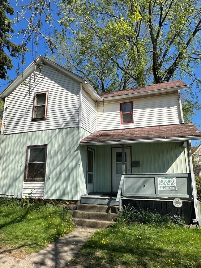 Akron Single Home Near University - Akron Single Home Near University