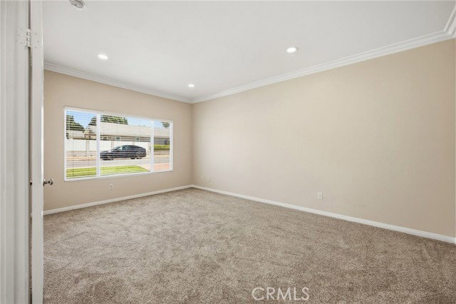 Photo - 18112 Osborne St