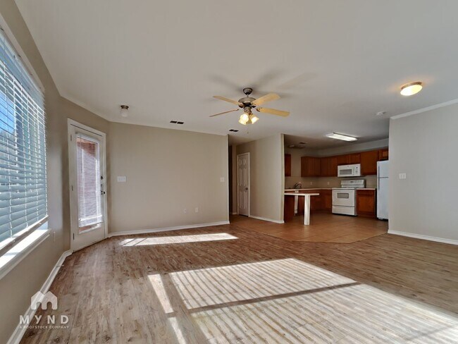 Photo - 311 N Chicago Ave