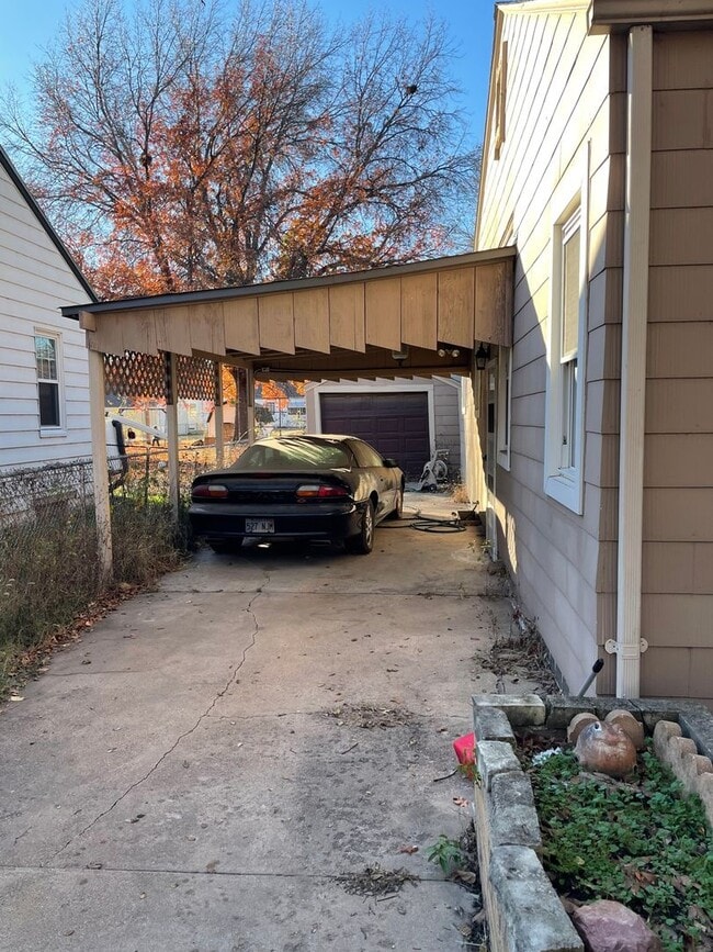 Photo - 1515 Woodland N