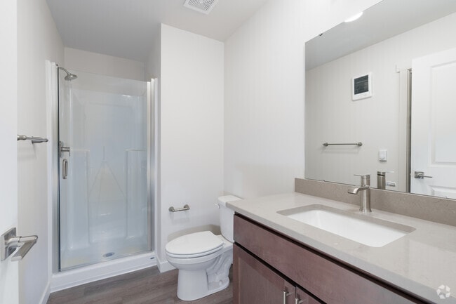 2BR, 2BA - 1250SF - Bathroom