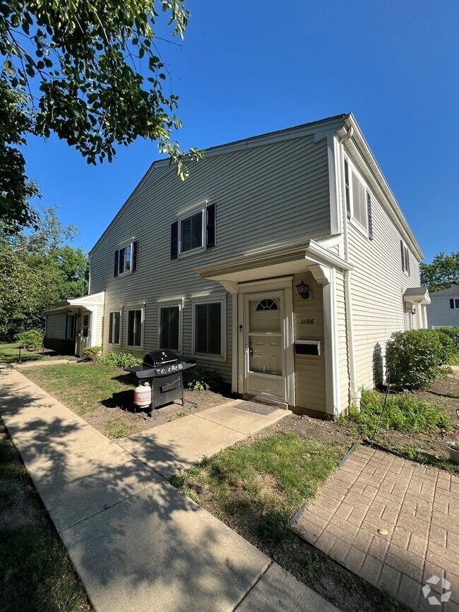 Building Photo - 1196 Cove Dr Rental