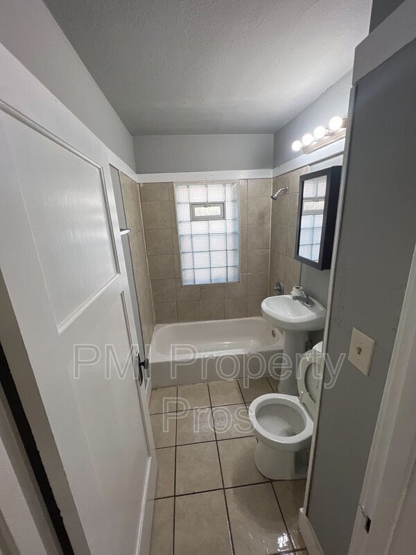 Building Photo - 3843 N 24th Pl Rental