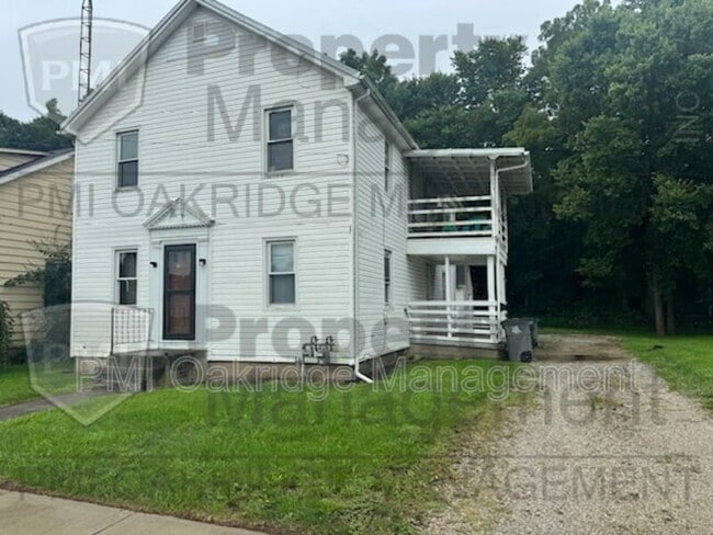 Building Photo - 906 Race Dr Unit 1