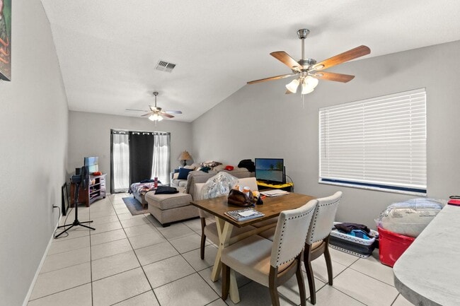 Photo - 7124 Barclay Ave