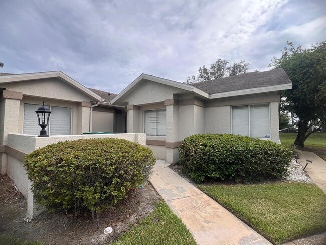 535 Azinger Cir