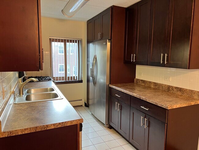 Photo - 835 Pearson St