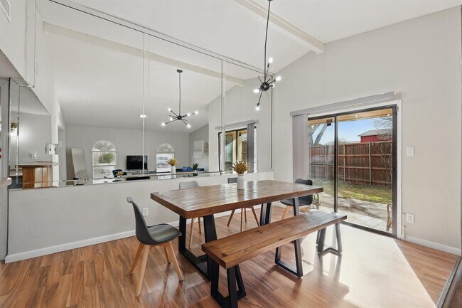 Photo - 3454 Livingston Ln