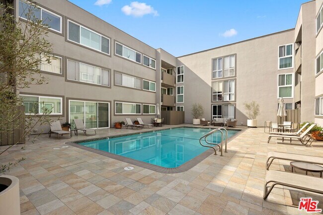 Photo - 1025 Kings Rd Unidad 313