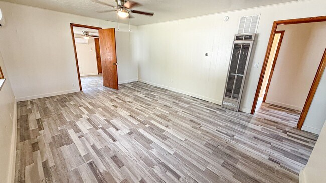 1104 E Main St