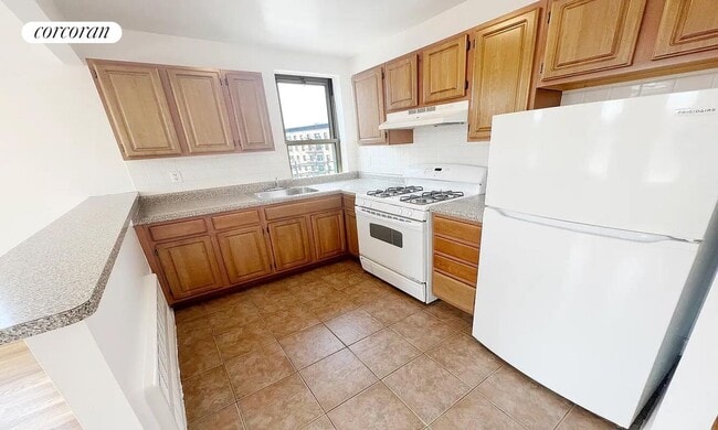 Photo - 824 St Nicholas Ave