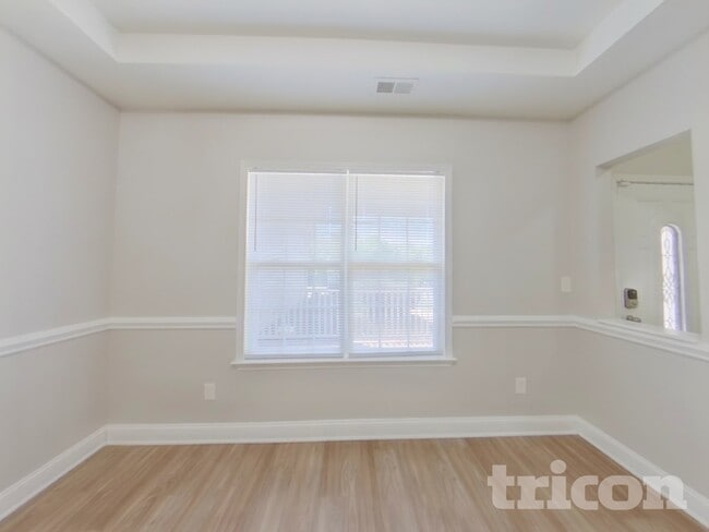 Photo - 2304 Larkspur Ln