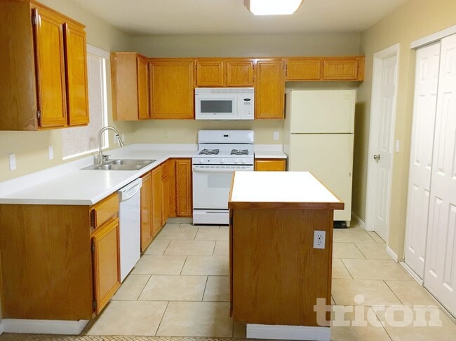 Photo - 2188 Alisa Maria Way