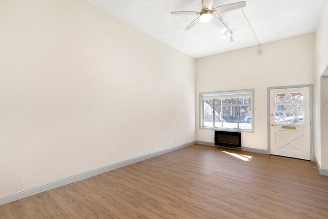 Photo - BENTON ST 1201-1203, ENCINAL AVE 1403-1413 Unit 1411