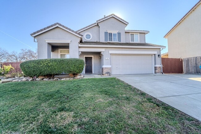 Building Photo - ? Spacious 4-Bedroom, 2.5-Bathroom Home in...