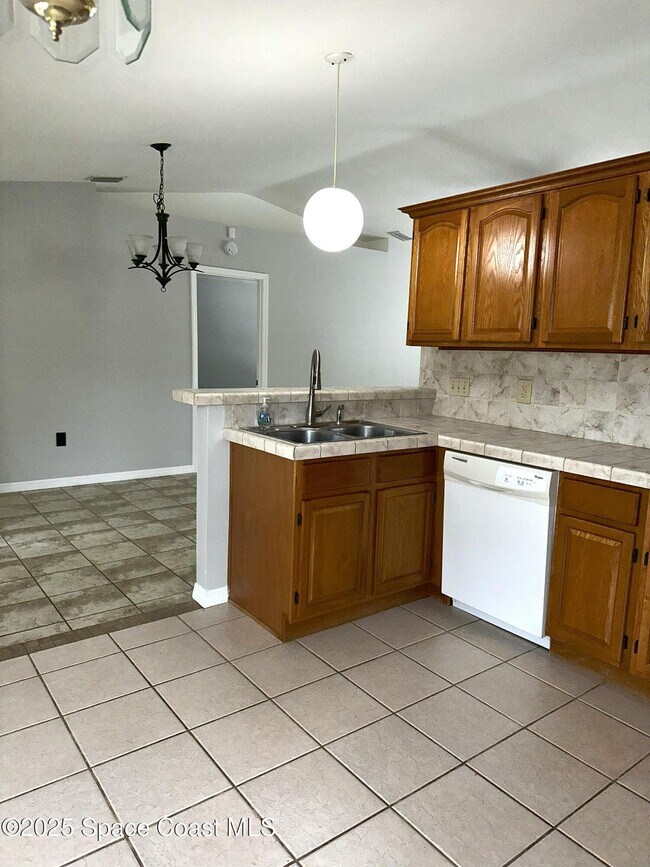 Photo - 259 Emerson Dr NW