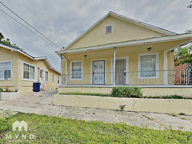 Photo - 2717 W Beach St Unidad B Rental