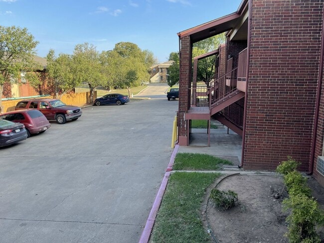 Photo - 1912 SW D Ave