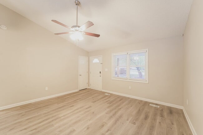 Photo - 731 Firecrest St SE