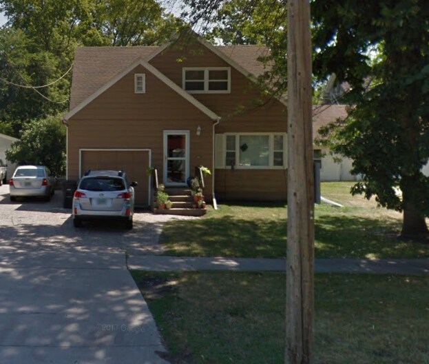Photo - 716 4th St S Apartments Unit upper