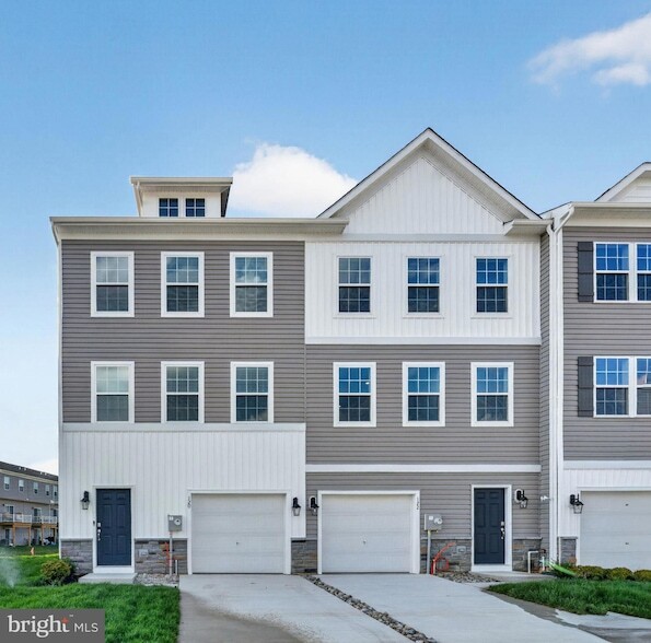 120 Essex Dr