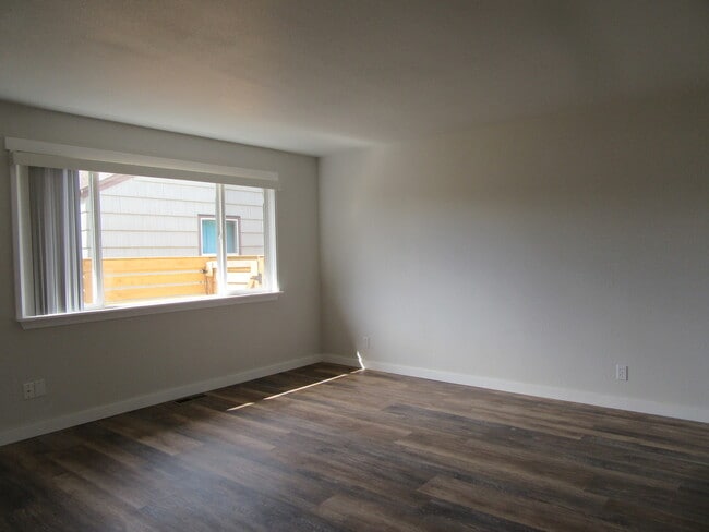 Photo - 2 bedroom 1 bath duplex in downtown Kent