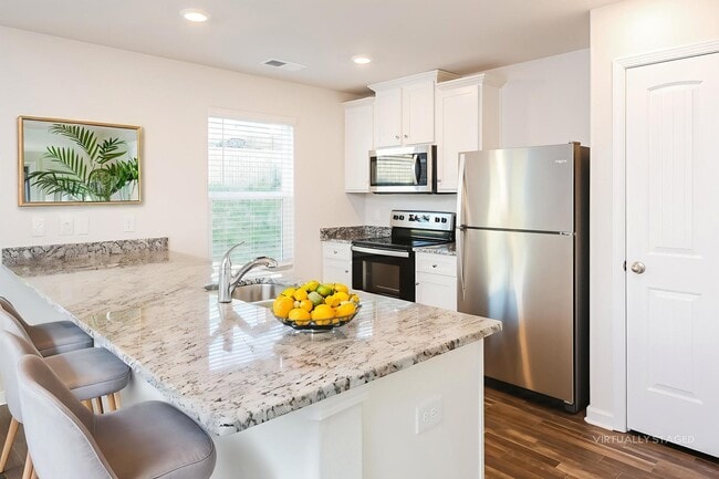 Photo - 2135 Southlea Dr