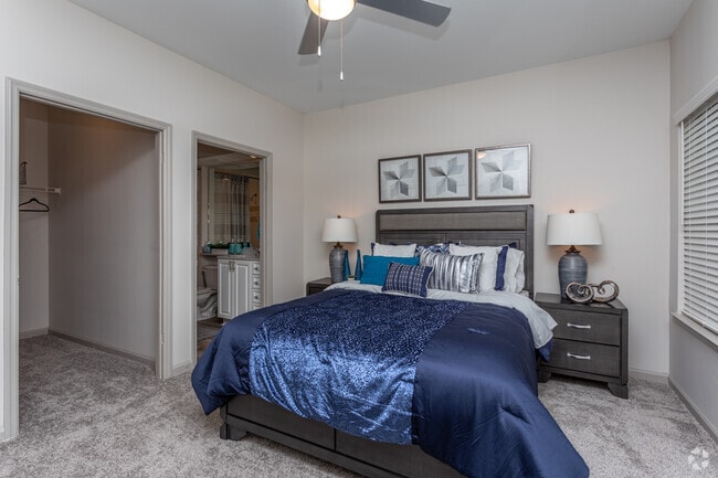 2BR, 2BA - 1,185 sf