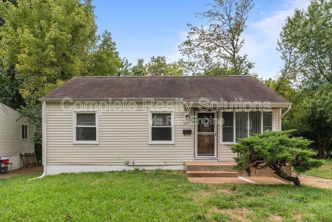 Building Photo - 270 Estridge Rd Rental