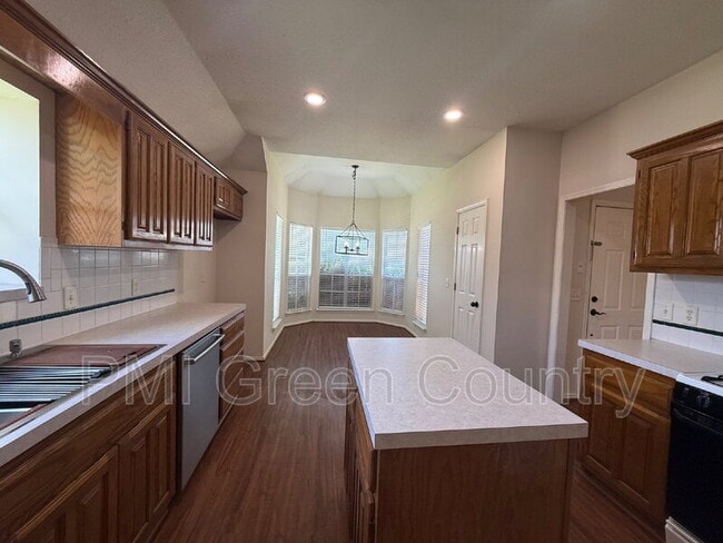 Photo - 1800 W Jefferson St