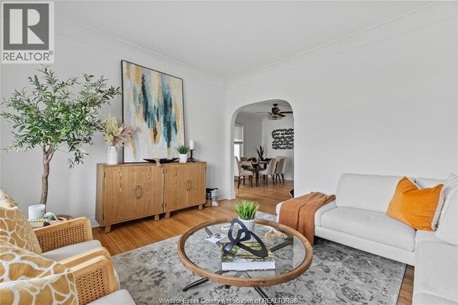 Photo - 809 Gladstone Ave