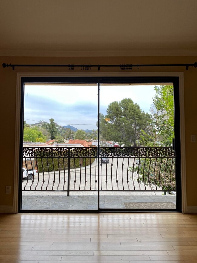 Photo - 645 Balboa Ave Unidad #2C
