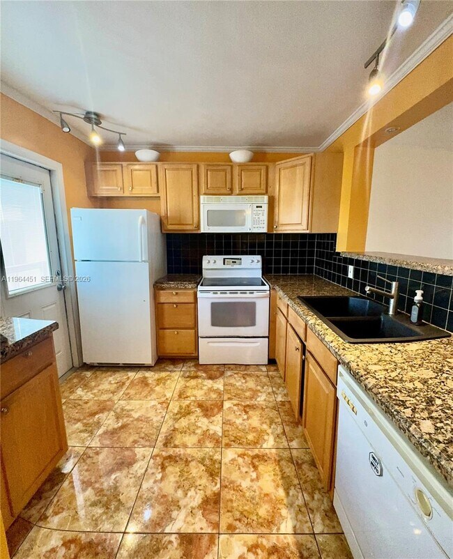 Photo - 609 NE 14th Ave Unidad 706